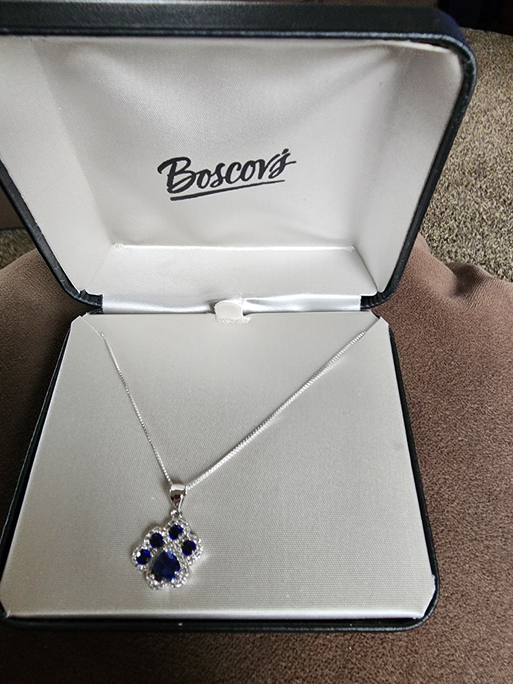 Elegant Silver Necklace with Blue Gemstone Pendant - Picture 2 of 3